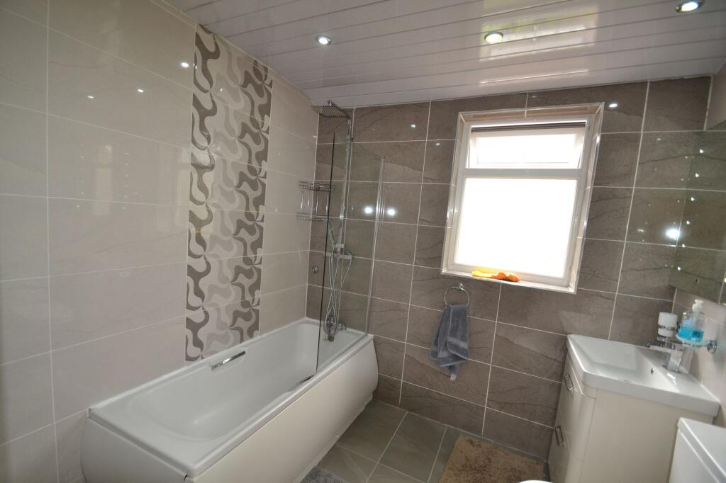2 bedroom house share for rent