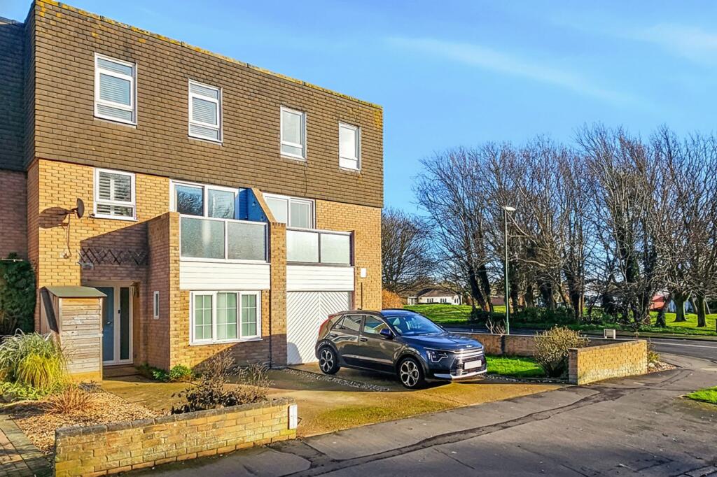 Main image of property: Finisterre Way, Littlehampton, BN17