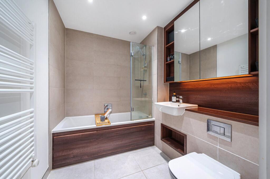 Apartment in Harrow - More