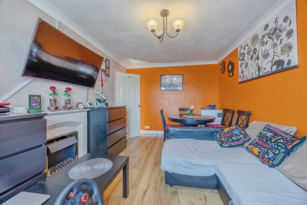 Apartment in Croydon - View 3