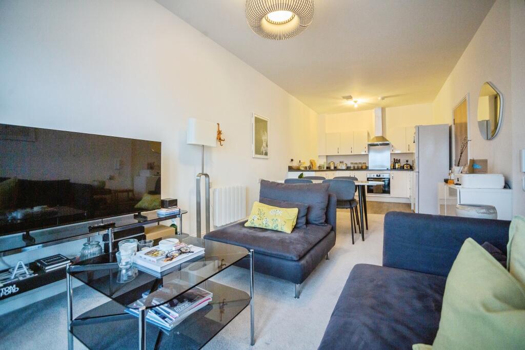 4 Sayers Way, Erith, DA8 photo 2