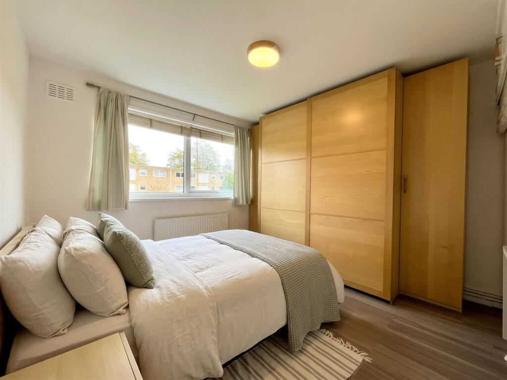 Apartment in Trafford, Brooklands - View 2