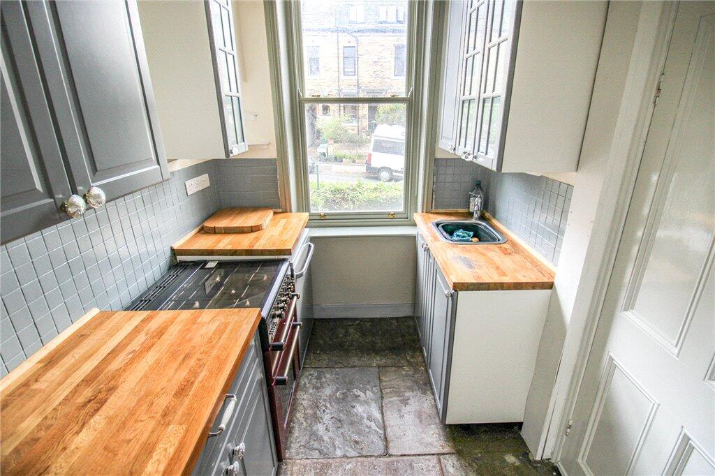 House in Bradford, West Yorkshire - View 4