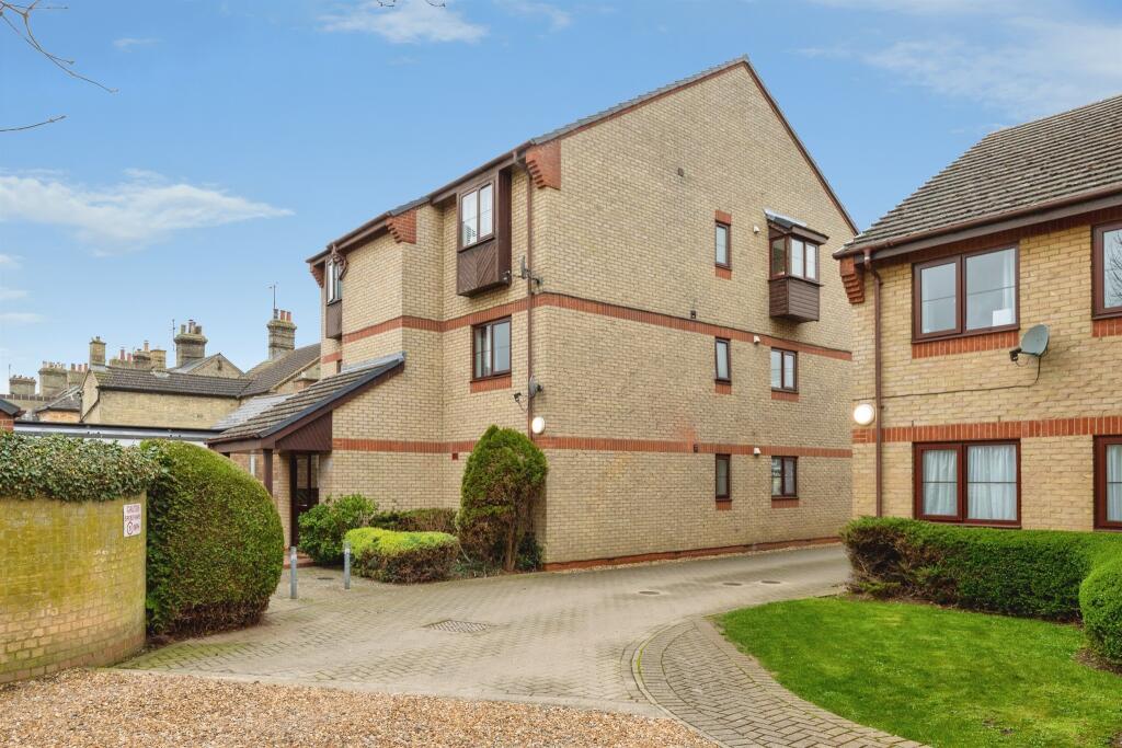 Main image of property: High Street, ARLESEY