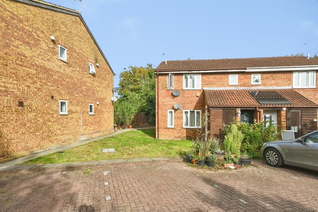 Carman Close, Swindon photo 3