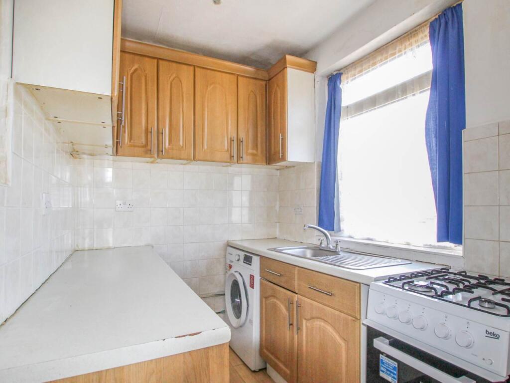 Apartment in Southall - View 4