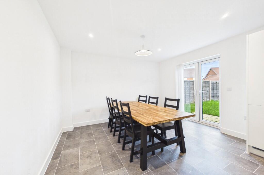 Aragon Crescent, Shinfield, Reading, Berkshire, RG2 photo 4