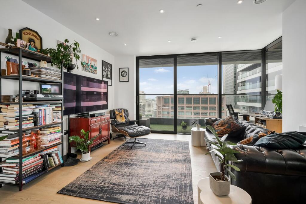 Main image of property: Hobart Building, 2 Wards Place, London, E14