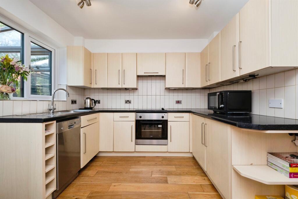 House in Brighton - View 5