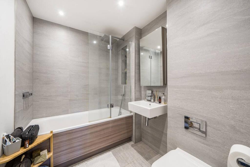 Main image of property: Lismore Boulevard, Colindale, London, NW9