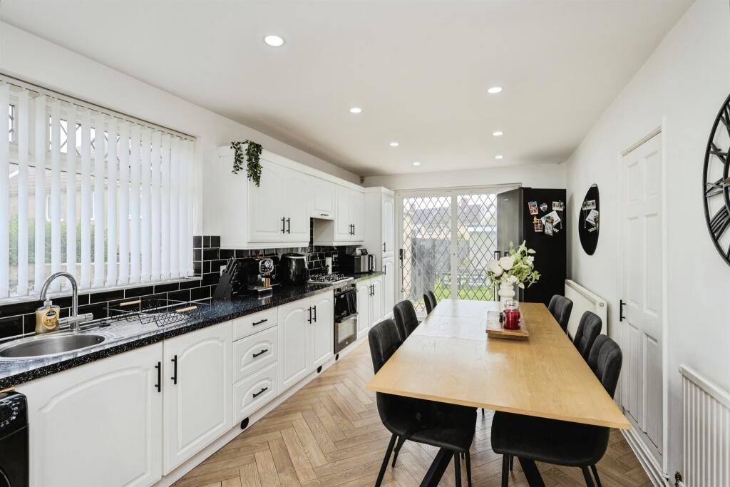 Heol Gwyrosydd, Penlan, Swansea photo 3