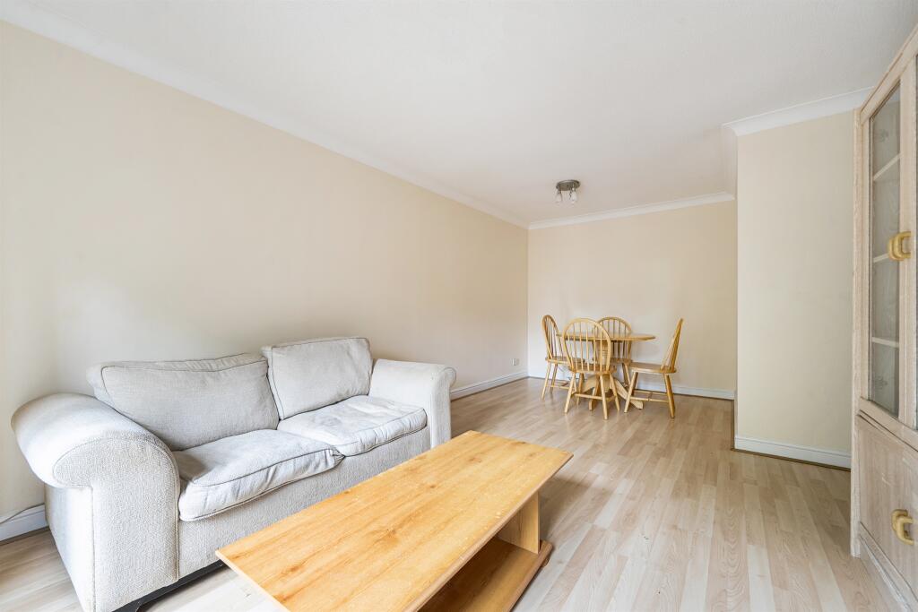 Apartment in Slough - More