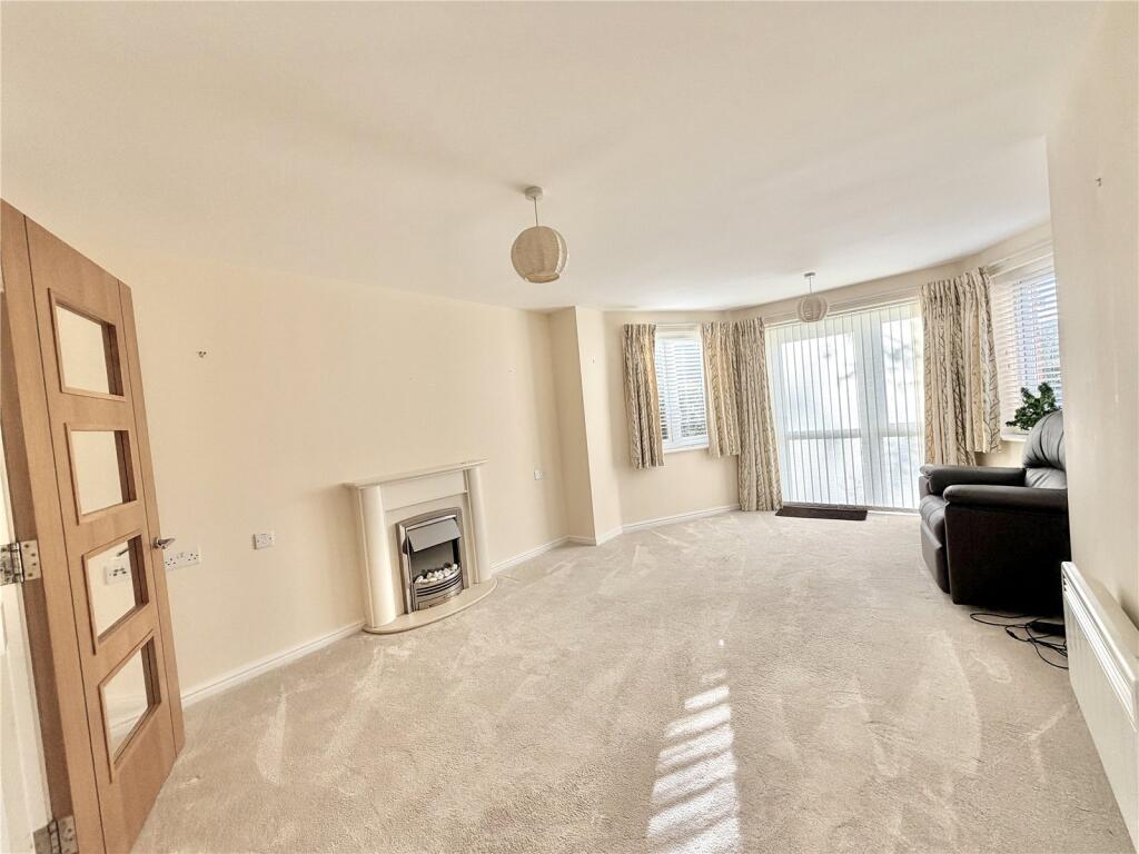 Avenue Road, Lymington, Hampshire, SO41 photo 3