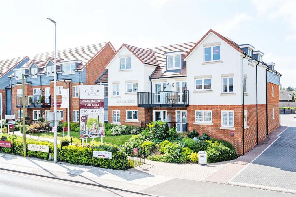 Main image of property: High Street, Rainham, Gillingham