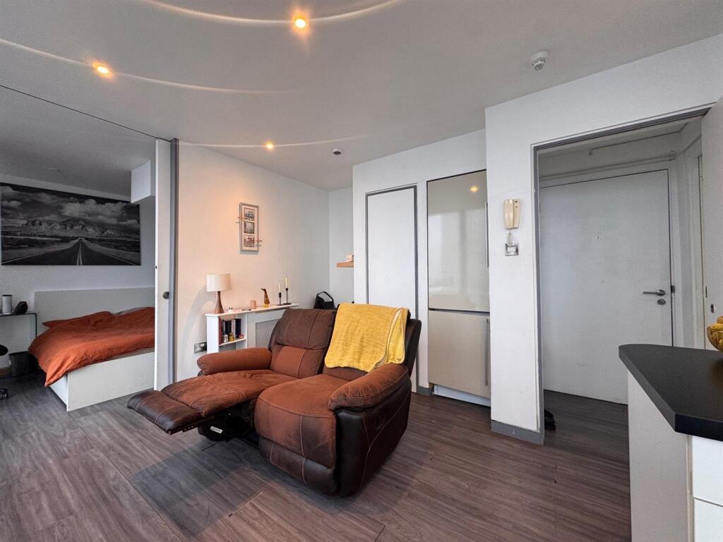 Studio flat for rent