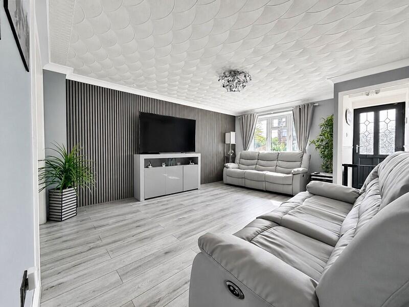 House in Rhondda Cynon Taff. CF72 9TW, Llanharan - View 4