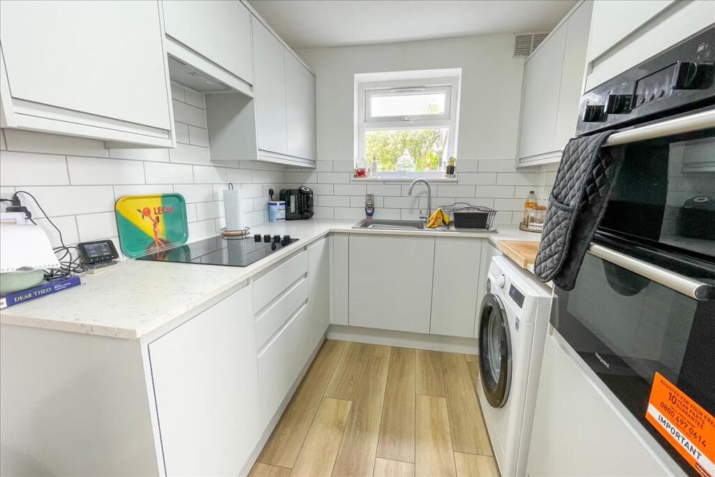 House in Twickenham - More
