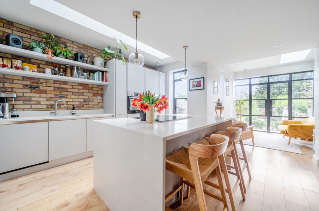 House in London - View 2