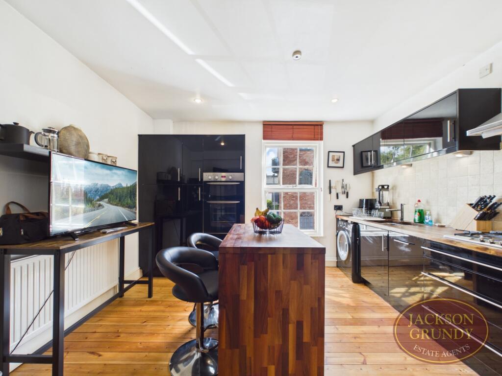 Apartment in Northampton - More