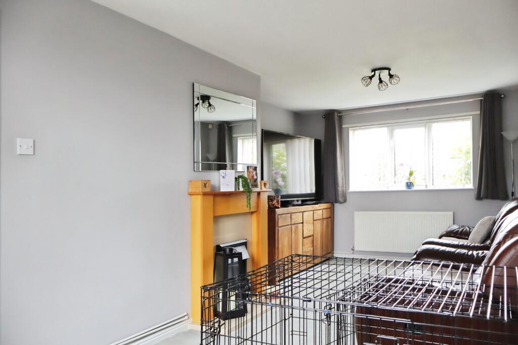 House in Chesterfield, Derbyshire - View 4