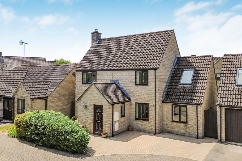 Main image of property: Linacre Crescent, Cirencester, Gloucestershire, GL7