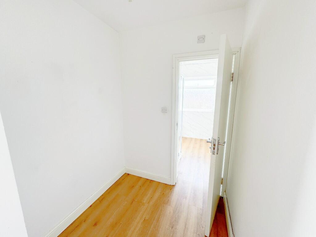 5 bedroom semi-detached house for rent