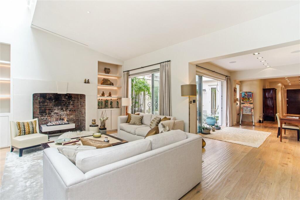 Main image of property: Warwick Square Mews, London, SW1V