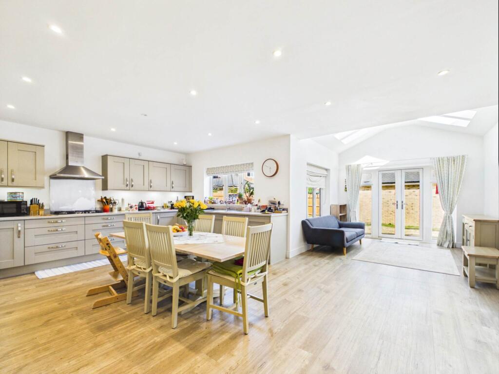 House in Hemel Hempstead - More