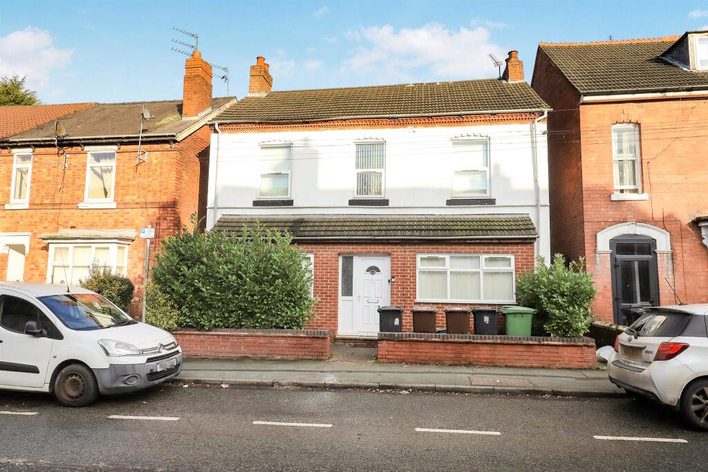 4-bed detached on Staveley Road, Whitmore Reans, Wolverhampton, £250,000