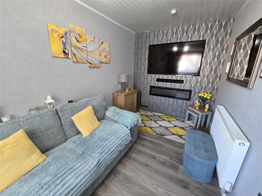 House in Caernarfon - More