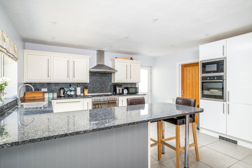 House in Aston Clinton, Buckinghamshire - View 5