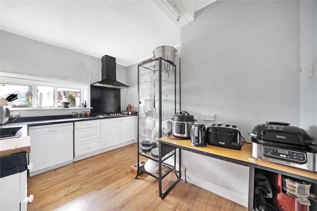 Dale View Crescent, Chingford, London, E4 photo 4