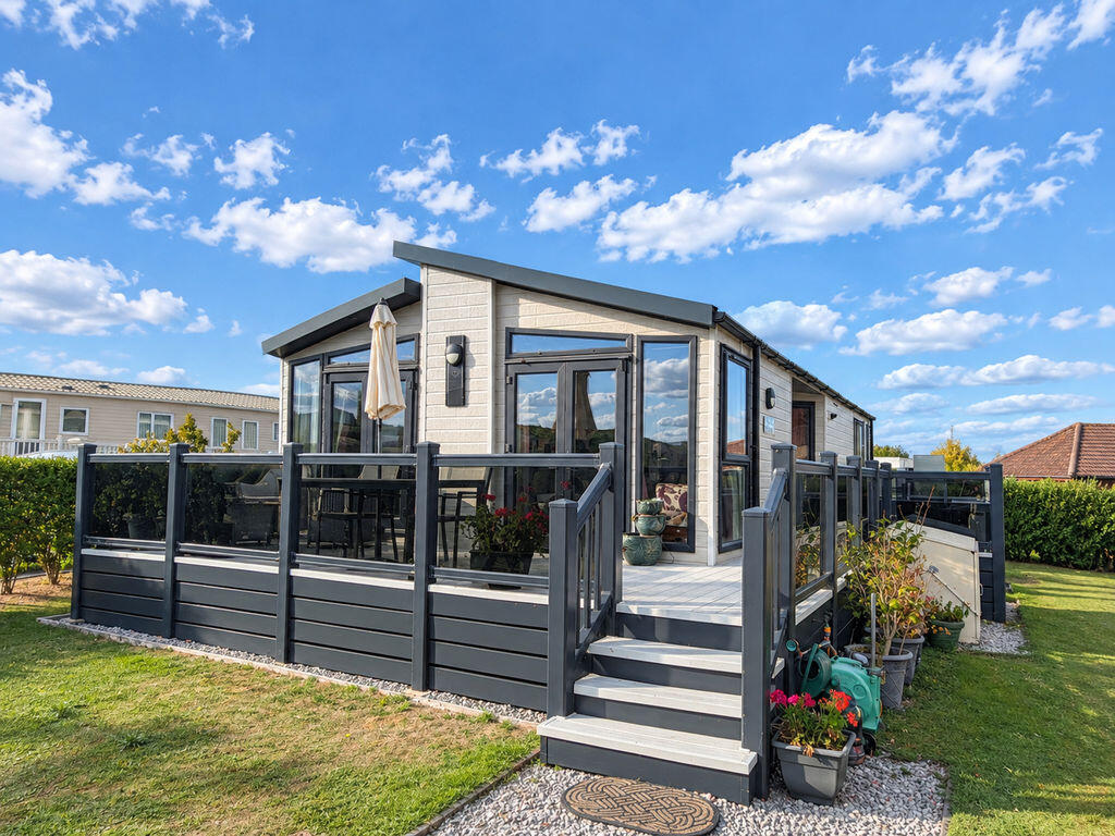 Main image of property: Hoburne, Blue Anchor