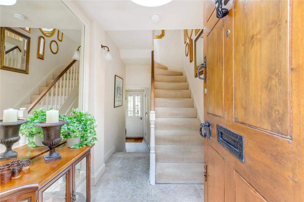 2 bedroom semi-detached house for rent
