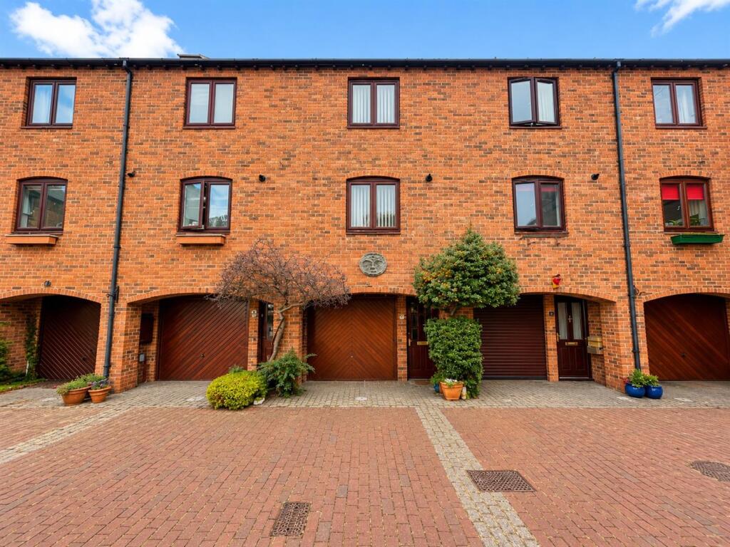 Main image of property: Monks Walk, Evesham