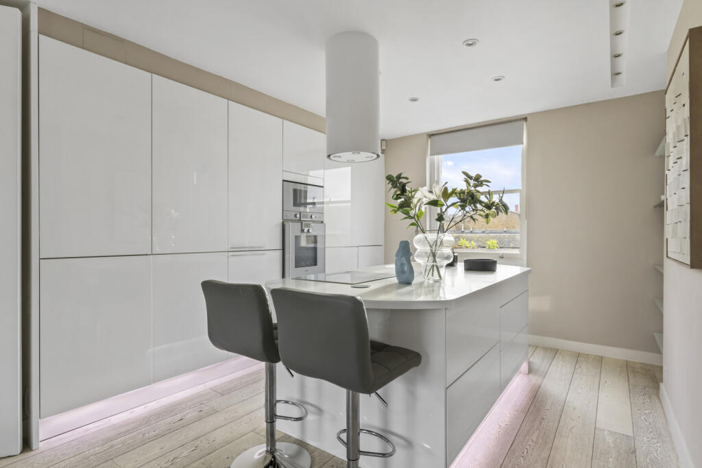 Apartment in London - View 3