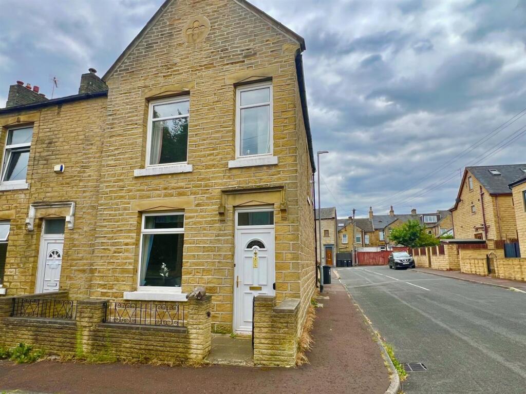 2-bed terraced on Bedford Street, Elland, £125,000
