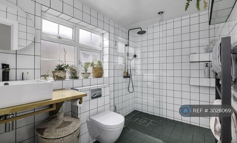 House in London, Forest Gate - More