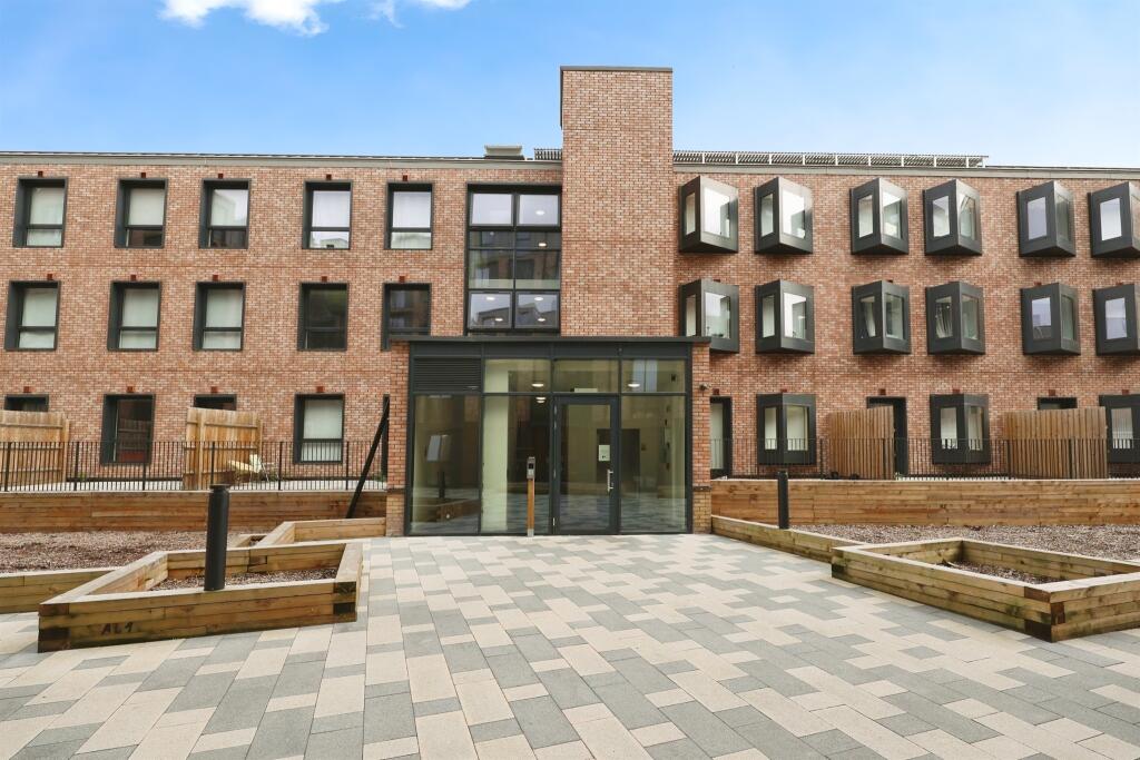 1-bed flat on Leigh Street, High Wycombe, £220,000