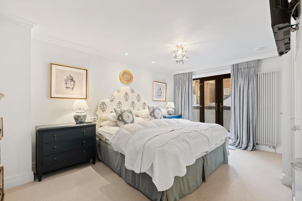 4 bedroom mews property for rent