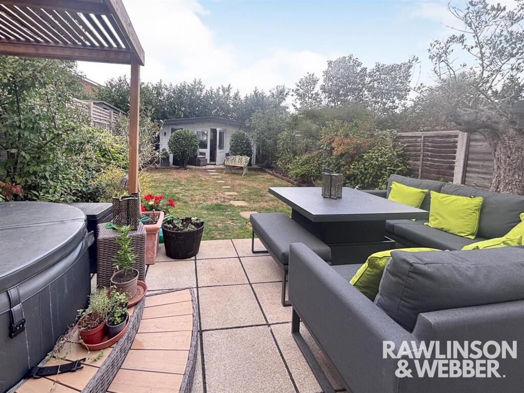 Apartment in Kingston upon Thames - More