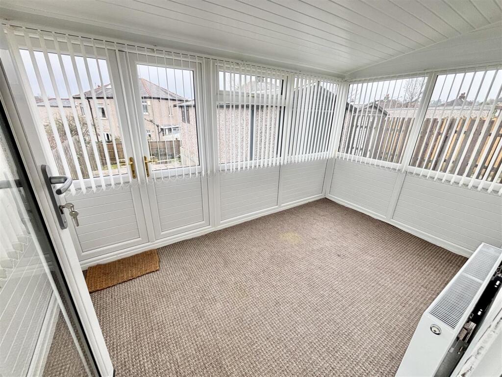 Highlands Grove, Bradford 7 photo 3