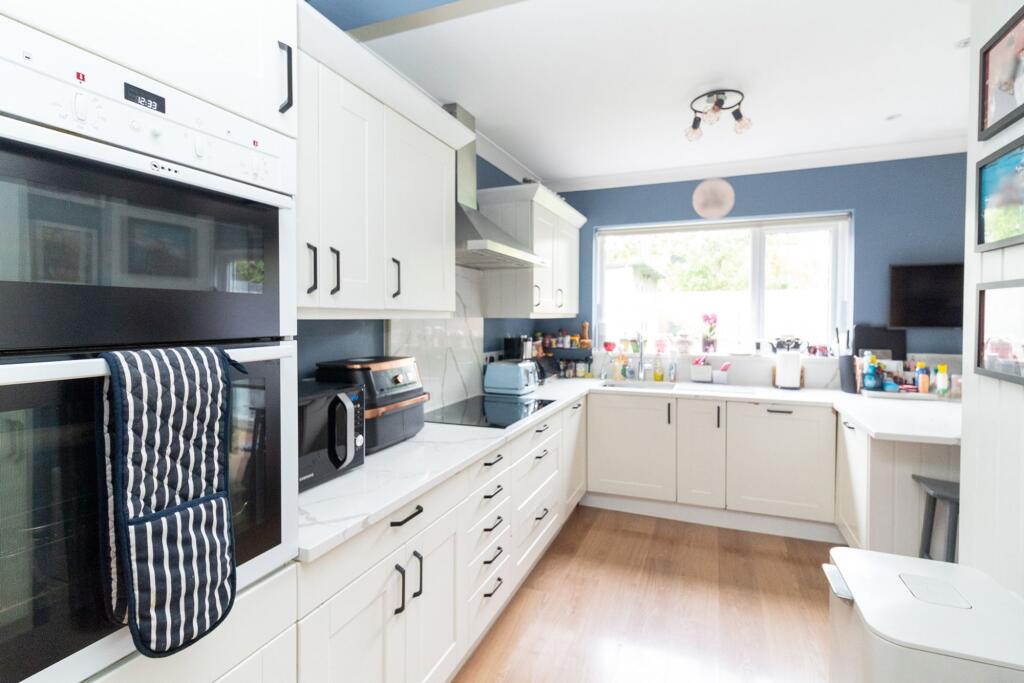 House in Edgware, Broadfields, London Borough of Barnet - View 5