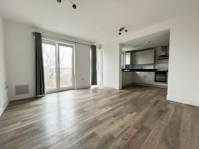 Apartment in Redhill - View 4