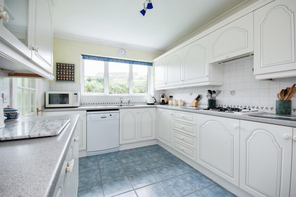 House in Verwood, Dorset - View 3