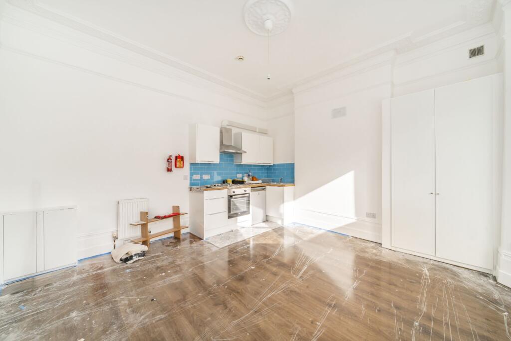 House in London - View 5