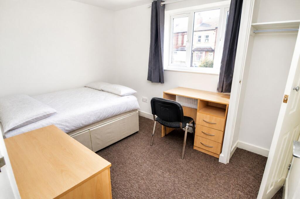 6 bedroom house for rent