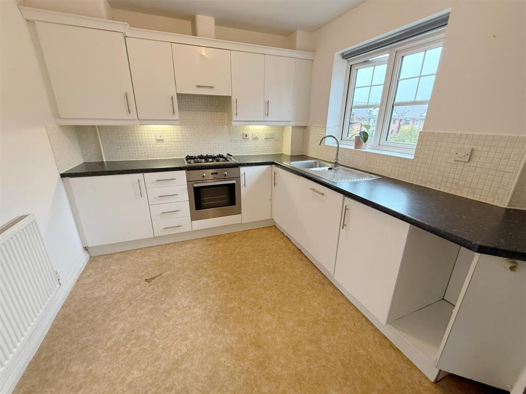 Corelli Close, Stratford-upon-Avon photo 3
