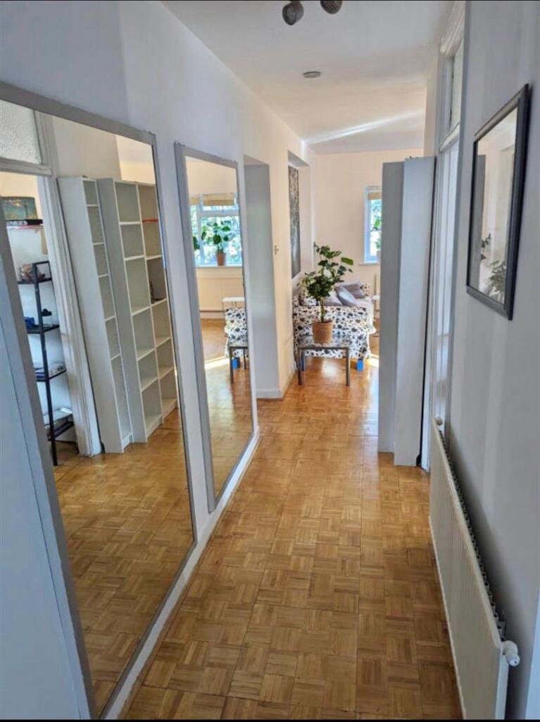 Apartment in London - View 5