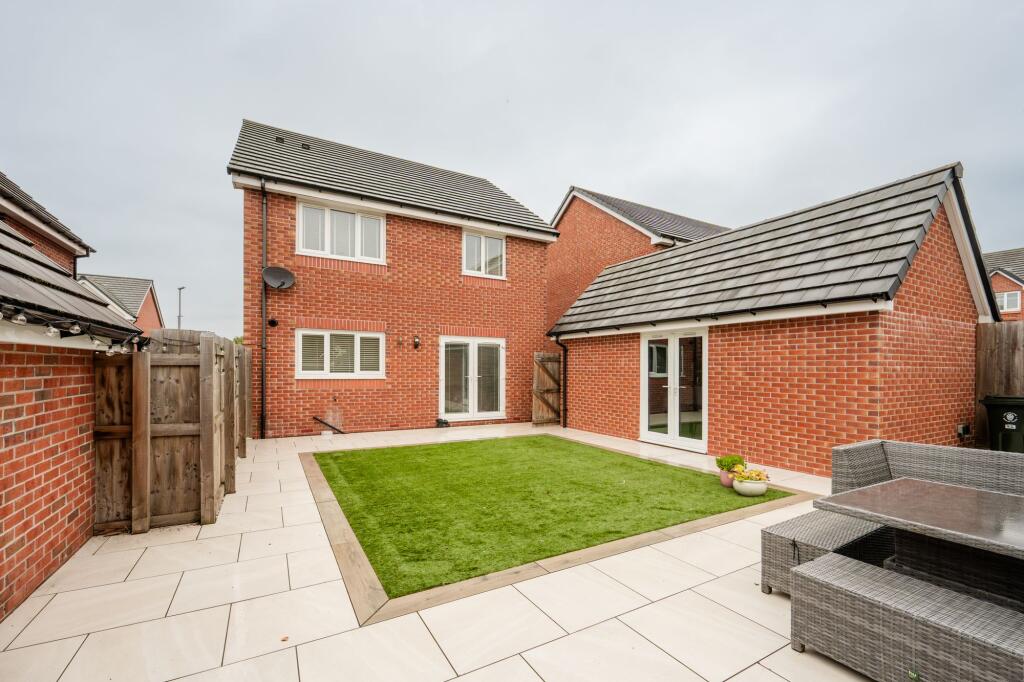 Oakhill Drive, Skelmersdale, WN8 photo 4